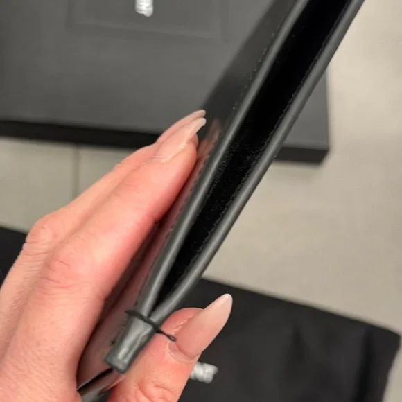 Saint Laurent Sleek Black envelope clutch - Picture 6 of 16